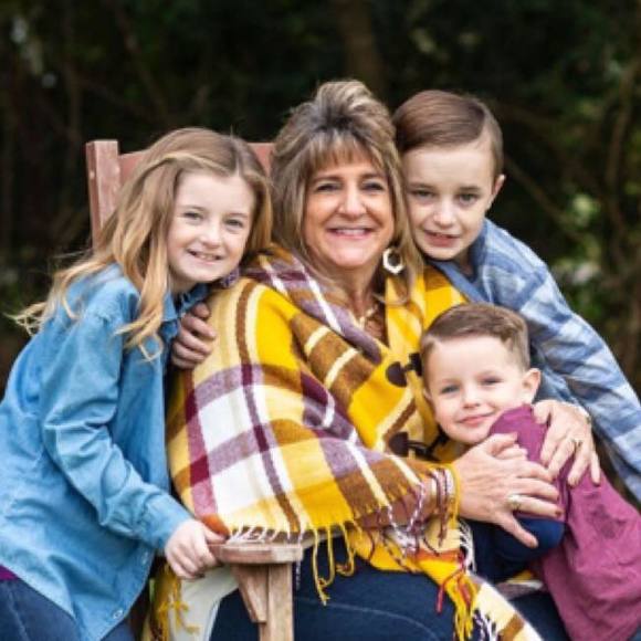 Meet your Posher, Tonya - Picture 1 of 1